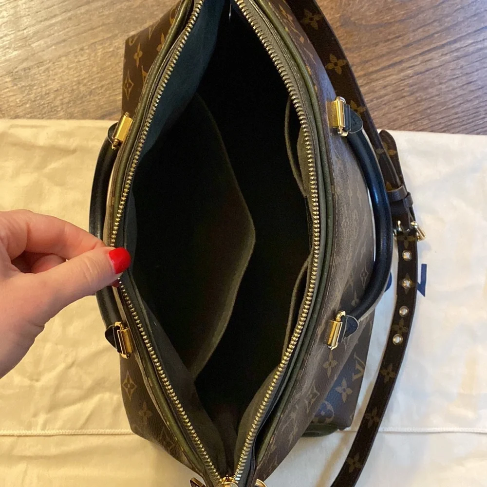 Authentic LOUIS VUITTON Monogram Pallas in rare hunter green - Picture 10 of 13